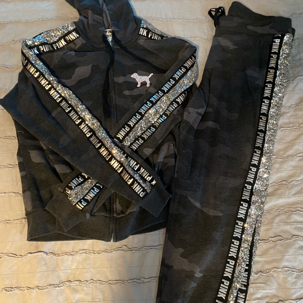 VERY RARE VS Pink camo bling outfit size Large